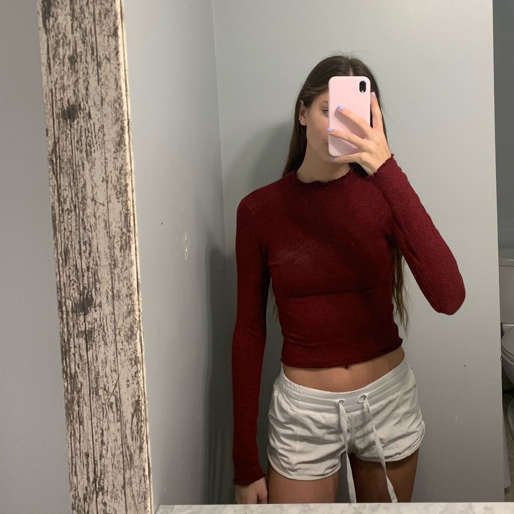 ME TO WE long sleeve slightly crop top (burgundy)